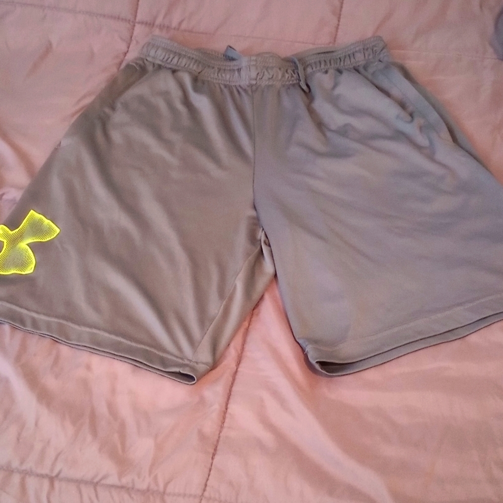 Men's Under Armour Shorts Size M